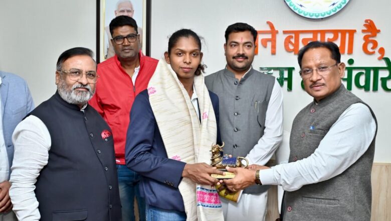 मुख्यमंत्री श्री साय ने महिला कबड्डी विश्व कप की स्टार खिलाड़ी संजू देवी को दी बधाई