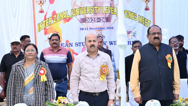 विद्यार्थियों में छिपे चैम्पियन को बाहर लाने में मददगार है खेल-कूद प्रतियोगिताएं: डॉ. चंदेल